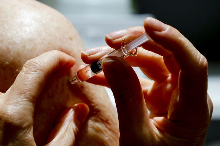 France's public health pushes for vaccinations against Covid as well as influenza as end-of-year celebrations approach with family gatherings promoting virus transmission (AFP / Archives - Ludovic MARIN)