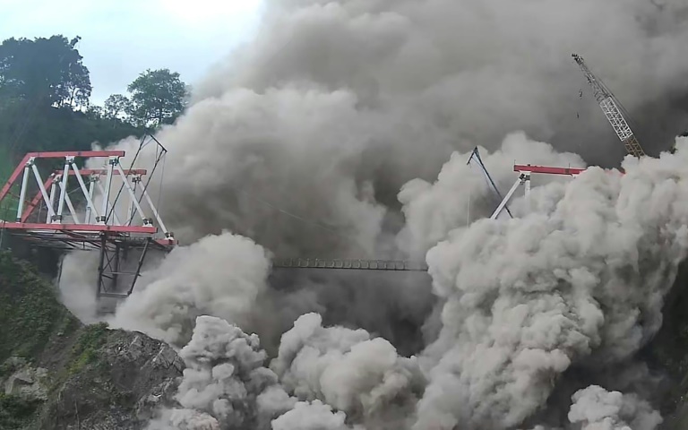 Bridge amid smoke and ash from erupting Mount Semeru in Lumajang, December 4, 2022 (Geological Agency of Indonesia/AFP - Handout)
