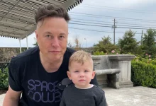 La photo de Thanksgiving d'Elon Musk avec son fils est mignonne, mais quelle est cette coupe de cheveux?